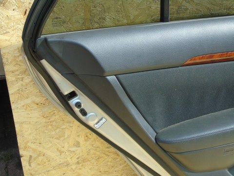 DRZWI LEWY TYŁ TOYOTA AVENSIS T25 KOMBI 1C0 DRZWI LEWY TYŁ TOYOTA AVENSIS T25 KOMBI 1C0