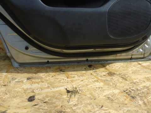 DRZWI LEWY TYŁ TOYOTA AVENSIS T25 KOMBI 1C0 DRZWI LEWY TYŁ TOYOTA AVENSIS T25 KOMBI 1C0