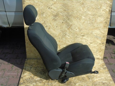FOTEL LEWY PRZEDNI PRZÓD TOYOTA AVENSIS T25 FOTEL LEWY PRZEDNI PRZÓD TOYOTA AVENSIS T25