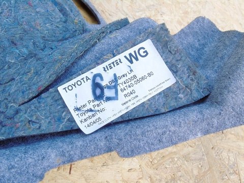BOCZEK LEWY TAPICERKA BAGAŻNIKA TOYOTA AVENSIS T25 KOMBI 64715-05050 BOCZEK LEWY TAPICERKA BAGAŻNIKA TOYOTA AVENSIS T25 KOMBI 64715-05050