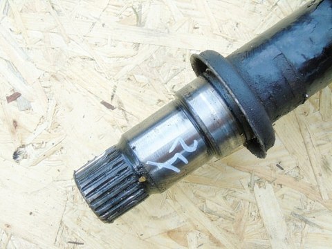 PÓŁOŚ NAPĘDOWA PRAWA TOYOTA AVENSIS T25 03- 2.0 VVTI PÓŁOŚ NAPĘDOWA PRAWA TOYOTA AVENSIS T25 03- 2.0 VVTI