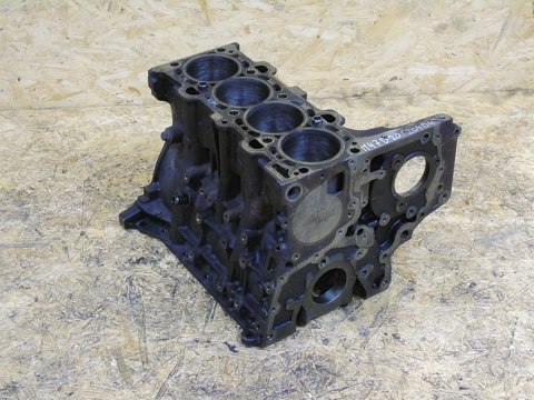 BLOK SILNIKA 7786664 2.0 D BMW E46 E90 E91 E60 E61 E87 E83 X3 M47D20 204D4 BLOK SILNIKA 7786664 2.0 D BMW E46 E90 E91 E60 E61 E87 E83 X3 M47D20 204D4