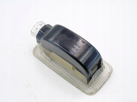LAMPKA OŚWIETLENIA KABINY TOYOTA AVENSIS T25 03- 81240-05041 81240-05051 LAMPKA OŚWIETLENIA KABINY TOYOTA AVENSIS T25 03- 81240-05041 81240-05051