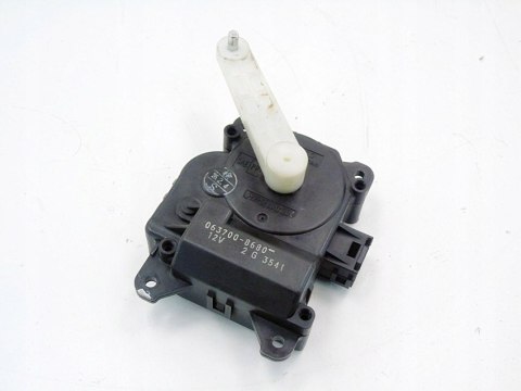 SILNIKCZEK NASTAWNIAK NAGRZEWNICY TOYOTA AVENSIS T25 03- 063700-8680 SILNIKCZEK NASTAWNIAK NAGRZEWNICY TOYOTA AVENSIS T25 03- 063700-8680