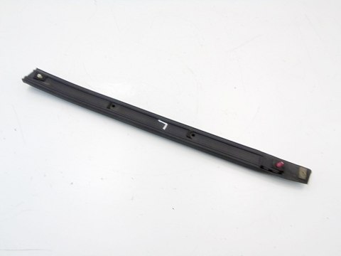 USZCZELKA LISTWA GUMOWA LEWA TOYOTA AVENSIS T25 03- KOMBI