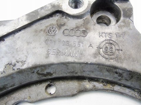 OBUDOWA SPRZĘGŁA DYSTANS 2.3 VR5 V5 PASSAT B5 AUDI A4 071103551A OBUDOWA SPRZĘGŁA DYSTANS 2.3 VR5 V5 PASSAT B5 AUDI A4 071103551A