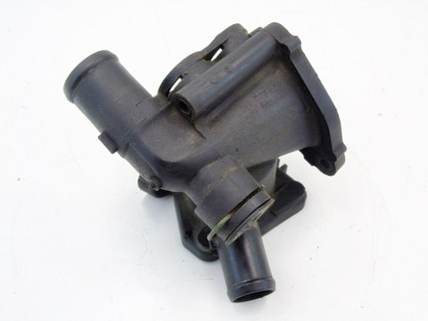 OBUDOWA TERMOSTATU 2.3 VR5 V5 PASSAT B5 GOLF 4 BORA I TOLEDO 071121117A OBUDOWA TERMOSTATU 2.3 VR5 V5 PASSAT B5 GOLF 4 BORA I TOLEDO 071121117A