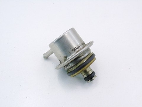 ZAWÓR LISTWY PALIWA 1.6 8V MEGANE SCENIC 1 LOGAN CLIO 2 KANGOO THALIA ZAWÓR LISTWY PALIWA 1.6 8V MEGANE SCENIC 1 LOGAN CLIO 2 KANGOO THALIA