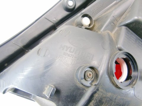 LAMPA LEWY TYŁ HYUNDAI I30 I 1.4 HB 5D 2010 92401-2R0 LAMPA LEWY TYŁ HYUNDAI I30 I 1.4 HB 5D 2010 92401-2R0