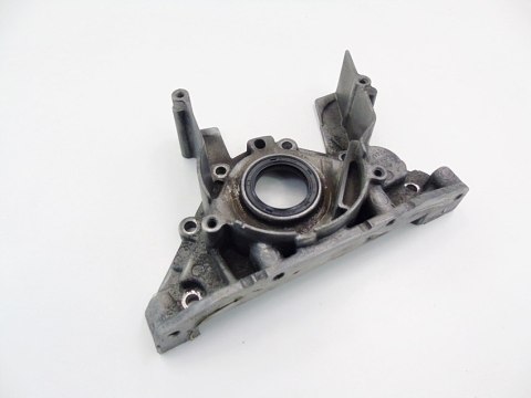 OBUDOWA WAŁU 1.9 TDI PASSAT B5 AUDI A4 B5 A6 GOLF 4 BORA LEON 038103153D OBUDOWA WAŁU 1.9 TDI PASSAT B5 AUDI A4 B5 A6 GOLF 4 BORA LEON 038103153D