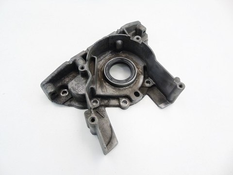 OBUDOWA WAŁU 1.9 TDI PASSAT B5 AUDI A4 B5 A6 GOLF 4 BORA LEON 038103153D OBUDOWA WAŁU 1.9 TDI PASSAT B5 AUDI A4 B5 A6 GOLF 4 BORA LEON 038103153D
