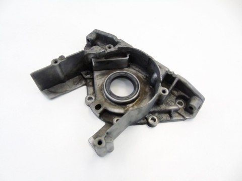 OBUDOWA WAŁU 1.9 TDI PASSAT B5 AUDI A4 B5 A6 GOLF 4 BORA LEON 038103153D OBUDOWA WAŁU 1.9 TDI PASSAT B5 AUDI A4 B5 A6 GOLF 4 BORA LEON 038103153D