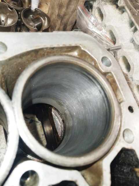 BLOK SILNIKA AZE TULEJE 1.4 8V MPI SKODA FABIA I 047103021N BLOK SILNIKA AZE TULEJE 1.4 8V MPI SKODA FABIA I 047103021N