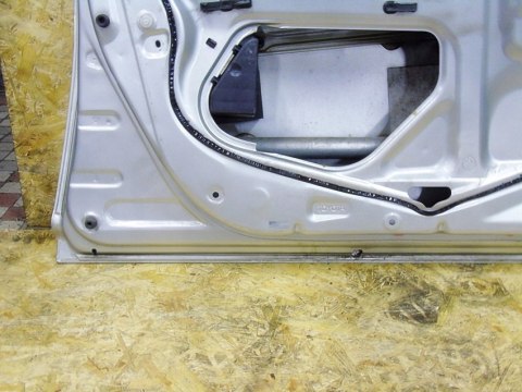 DRZWI LEWY PRZÓD GOŁE TOYOTA AVENSIS T25 03- KOMBI DRZWI LEWY PRZÓD GOŁE TOYOTA AVENSIS T25 03- KOMBI