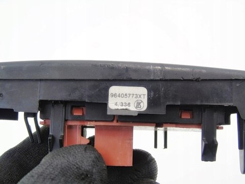 OSŁONA ZAŚLEPKA RAMKA KONSOLI CITROEN C2 1.4 VTR 2005 96405773XT OSŁONA ZAŚLEPKA RAMKA KONSOLI CITROEN C2 1.4 VTR 2005 96405773XT