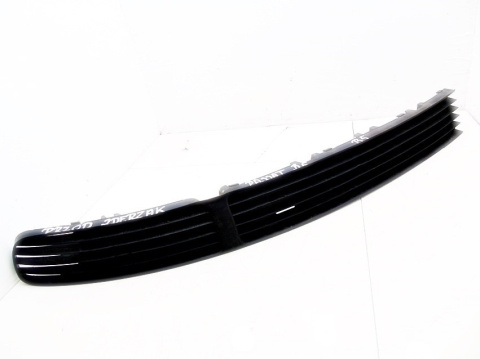 KRATKA ZDERZAKA PRZÓD VW PASSAT B5 KRATKA ZDERZAKA PRZÓD VW PASSAT B5