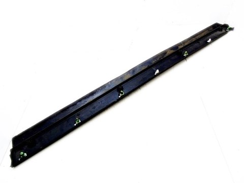 LISTWA DRZWI LEWY PRZÓD DOLNA PRZÓD VW PASSAT B5 LISTWA DRZWI LEWY PRZÓD DOLNA PRZÓD VW PASSAT B5
