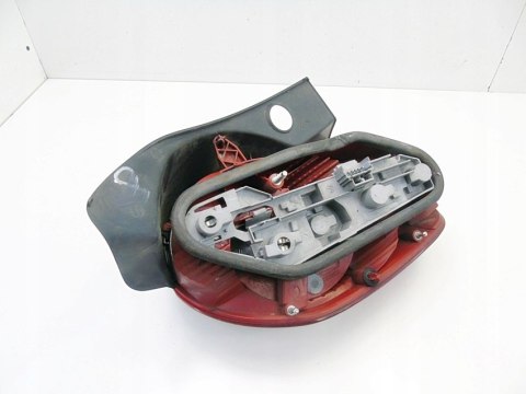 LAMPA PRAWY TYŁ RENAULT MODUS 2007 8200665990 LAMPA PRAWY TYŁ RENAULT MODUS 2007 8200665990