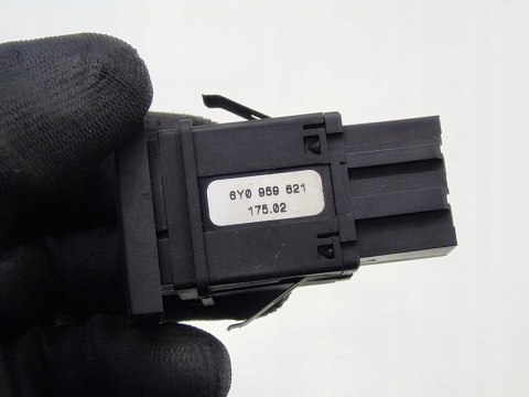 PRZEŁĄCZNIK PODGRZEWANIA TYLNEJ SZYBY SKODA FABIA I 6Y0959621 PRZEŁĄCZNIK PODGRZEWANIA TYLNEJ SZYBY SKODA FABIA I 6Y0959621
