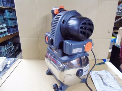 Pompa powierzchniowa Gardena 1200 W 4500 l/h ze zbiornikiem ciśnienia Pompa powierzchniowa Gardena 1200 W 4500 l/h ze zbiornikiem ciśnienia