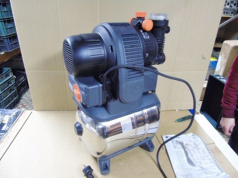 Pompa powierzchniowa Gardena 1200 W 4500 l/h ze zbiornikiem ciśnienia Pompa powierzchniowa Gardena 1200 W 4500 l/h ze zbiornikiem ciśnienia