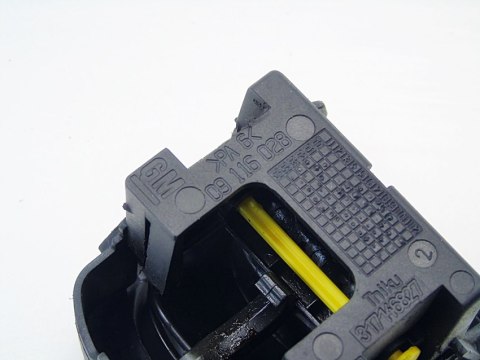 DŹWIGNIA RĄCZKA OTWIERANIA KANAPY OPEL CORSA C 3D 2003-2009 09116028