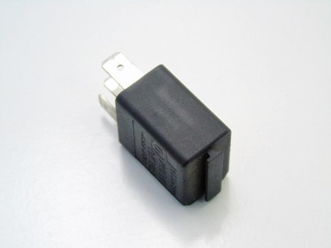 PRZEKAŹNIK 24435922 20A OPEL CORSA C 1.3 CDTI ASTRA G H COMBO MERIVA AGILA PRZEKAŹNIK 24435922 20A OPEL CORSA C 1.3 CDTI ASTRA G H COMBO MERIVA AGILA