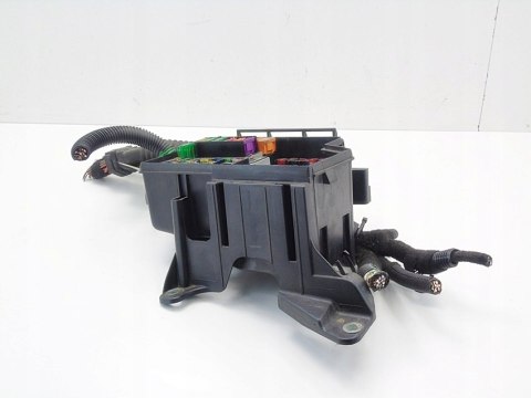 SKRZYNKA BEZPIECZNIKOWA BEZPIECZNIKÓW OPEL CORSA C 1.3 CDTI 3D 2003-2009 SKRZYNKA BEZPIECZNIKOWA BEZPIECZNIKÓW OPEL CORSA C 1.3 CDTI 3D 2003-2009