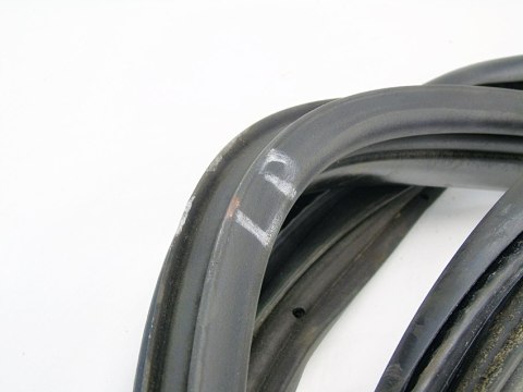 USZCZELKA WNĘKI DRZWI LEWY PRZÓD OPEL CORSA C 1.3 CDTI 3D 2003-2009 USZCZELKA WNĘKI DRZWI LEWY PRZÓD OPEL CORSA C 1.3 CDTI 3D 2003-2009