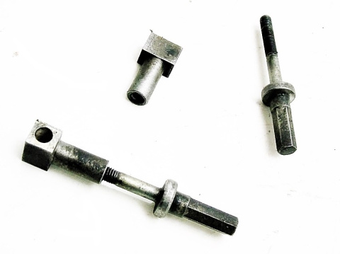 ŚRUBA NAPINACZ MERCEDES T1 2.3D SSANGYONG MUSSO ŚRUBA NAPINACZ MERCEDES T1 2.3D SSANGYONG MUSSO