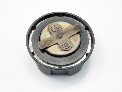 KOREK WLEWU OLEJU SILNIKA 2.0 16V 2.5 VOLVO S40 V40 95-05 850 KOREK WLEWU OLEJU SILNIKA 2.0 16V 2.5 VOLVO S40 V40 95-05 850