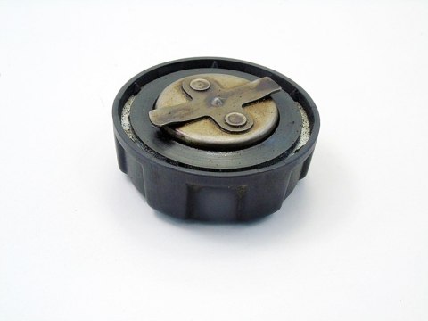 KOREK WLEWU OLEJU SILNIKA 2.0 16V 2.5 VOLVO S40 V40 95-05 850 KOREK WLEWU OLEJU SILNIKA 2.0 16V 2.5 VOLVO S40 V40 95-05 850