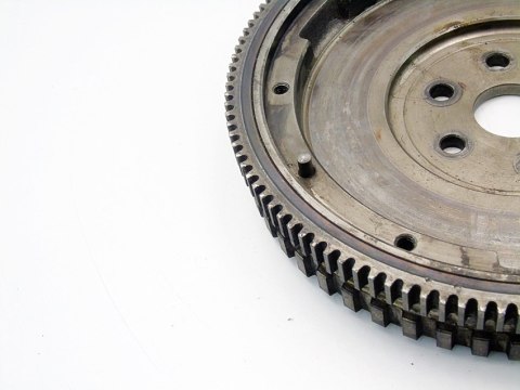 KOŁO ZAMACHOWE 1.4 8V MPI SKODA FABIA I 047105269L KOŁO ZAMACHOWE 1.4 8V MPI SKODA FABIA I 047105269L