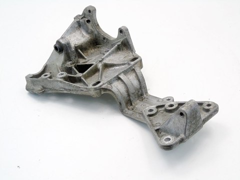 ŁAPA SILNIKA 2.4 D5 VOLVO XC90 XC60 XC70 V70 2 3 S60 S80 2 30731516 ŁAPA SILNIKA 2.4 D5 VOLVO XC90 XC60 XC70 V70 2 3 S60 S80 2 30731516