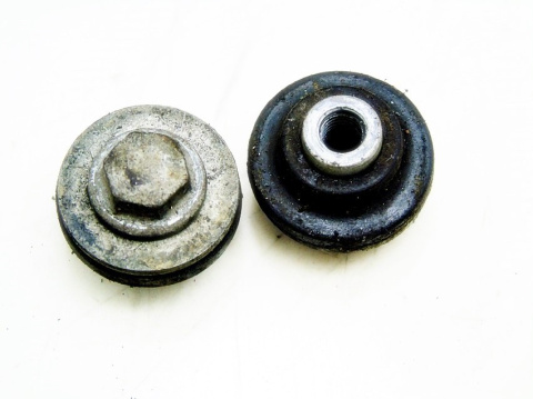 ŚRUBA POKRYWY BMW 2.0 24V E36 E34 520 320 M50 ŚRUBA POKRYWY BMW 2.0 24V E36 E34 520 320 M50