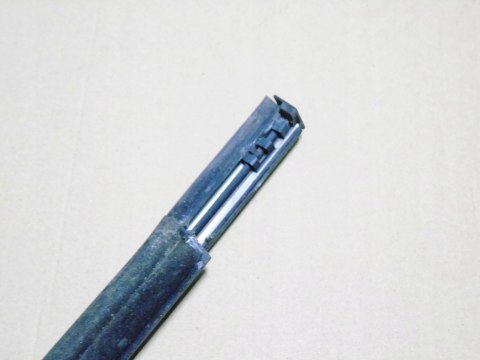 LISTWA ZGARNIAJĄCA PRAWY PRZÓD NISSAN MURANO I Z50 3.5 4X4 2003-2007 LISTWA ZGARNIAJĄCA PRAWY PRZÓD NISSAN MURANO I Z50 3.5 4X4 2003-2007