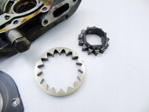 POMPA OLEJU SILNIKA 1.8 2.0 TS ALFA ROMEO 156 147 146 GTV SPIDER 60599940 POMPA OLEJU SILNIKA 1.8 2.0 TS ALFA ROMEO 156 147 146 GTV SPIDER 60599940