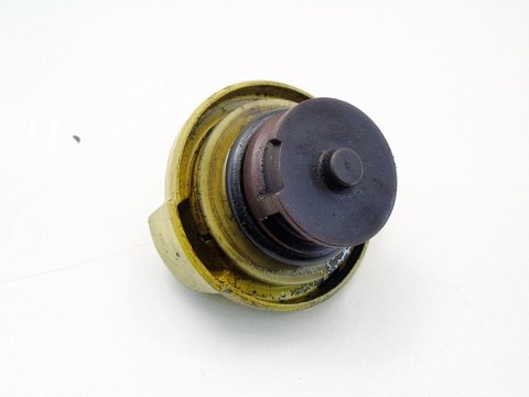 KOREK WLEWU OLEJU 2.2 16V ASTRA G VECTRA B C ZAFIRA SPEEDSTER KOREK WLEWU OLEJU 2.2 16V ASTRA G VECTRA B C ZAFIRA SPEEDSTER