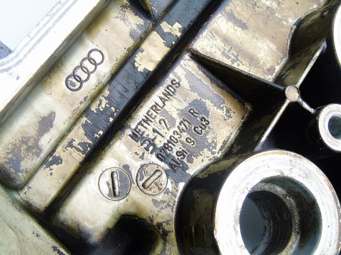 POKRYWA ZAWORÓW 2.8 V6 AUDI A4 B5 B6 A6 C5 A8 D2 PASSAT 078103471R 2.4 V6 POKRYWA ZAWORÓW 2.8 V6 AUDI A4 B5 B6 A6 C5 A8 D2 PASSAT 078103471R 2.4 V6