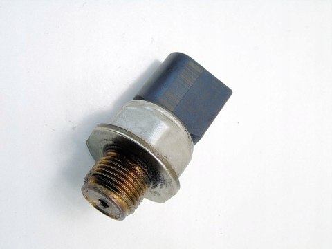 CZUJNIK CIŚNIENIA PALIWA 2.0 TDI AUDI A4 B8 A5 A6 C7 Q5 Q3 CNH 04L906054 CZUJNIK CIŚNIENIA PALIWA 2.0 TDI AUDI A4 B8 A5 A6 C7 Q5 Q3 CNH 04L906054