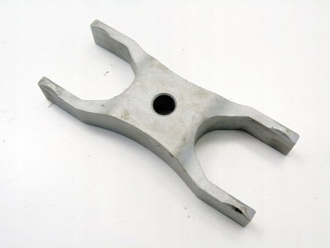 ŁAPA MOCOWANIE WTRYSKIWACZA 2.0 TDI AUDI A4 B8 A5 A6 C7 Q5 CNH 04L216A ŁAPA MOCOWANIE WTRYSKIWACZA 2.0 TDI AUDI A4 B8 A5 A6 C7 Q5 CNH 04L216A