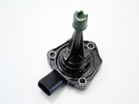 CZUJNIK OLEJU 1.4 TSI TFSI POLO V GOLF 7 AUDI A1 A3 IBIZA 4 LEON 04E907660 CZUJNIK OLEJU 1.4 TSI TFSI POLO V GOLF 7 AUDI A1 A3 IBIZA 4 LEON 04E907660