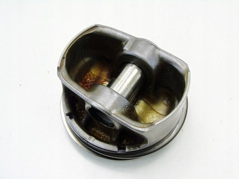 TŁOK 85L126 7558525 3.0 B 24V BMW E90 E91 E92 E60 E61 E63 E64 F10 F11 N53 TŁOK 85L126 7558525 3.0 B 24V BMW E90 E91 E92 E60 E61 E63 E64 F10 F11 N53