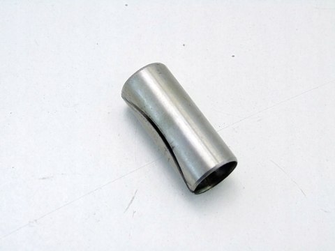 TULEJA KOŁEK USTALAJĄCA GŁOWICY 1.2 6V FABIA I POLO 9N FOX TULEJA KOŁEK USTALAJĄCA GŁOWICY 1.2 6V FABIA I POLO 9N FOX