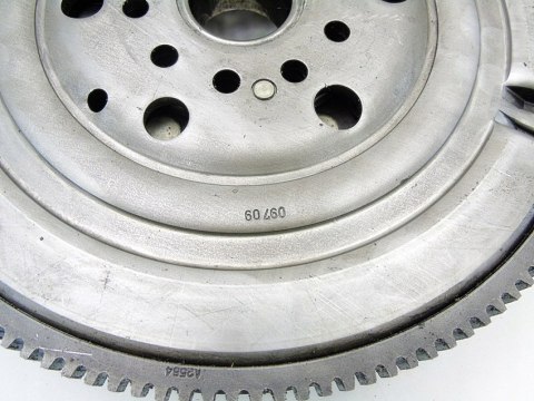 KOŁO DWUMASOWE ZAMACHOWE 2.0 DTI OPEL VECTRA C B ZAFIRA ASTRA G SIGNUM KOŁO DWUMASOWE ZAMACHOWE 2.0 DTI OPEL VECTRA C B ZAFIRA ASTRA G SIGNUM