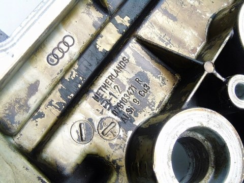 POKRYWA ZAWORÓW 2.4 V6 AUDI A4 B6 A6 C5 078103471R POKRYWA ZAWORÓW 2.4 V6 AUDI A4 B6 A6 C5 078103471R