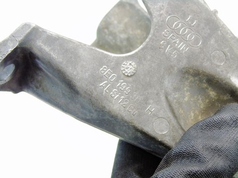 ŁAPA WSPORNIK SILNIKA 2.4 2.8 V6 AUDI A4 B6 A6 C5 BDV 8E0199308H ŁAPA WSPORNIK SILNIKA 2.4 2.8 V6 AUDI A4 B6 A6 C5 BDV 8E0199308H