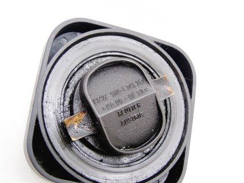 KOREK WLEWU OLEJU 3.0 D E39 E46 E38 BMW 330 530 X5 730 E53 1112 - 1743294 KOREK WLEWU OLEJU 3.0 D E39 E46 E38 BMW 330 530 X5 730 E53 1112 - 1743294