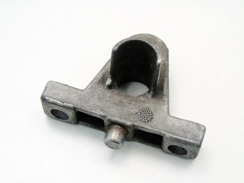 ŁAPA MOCOWANIE CZUJNIKA POŁOŻENIA WAŁU 2.0 TB TURBO VOLVO S40 V40 8658491 ŁAPA MOCOWANIE CZUJNIKA POŁOŻENIA WAŁU 2.0 TB TURBO VOLVO S40 V40 8658491