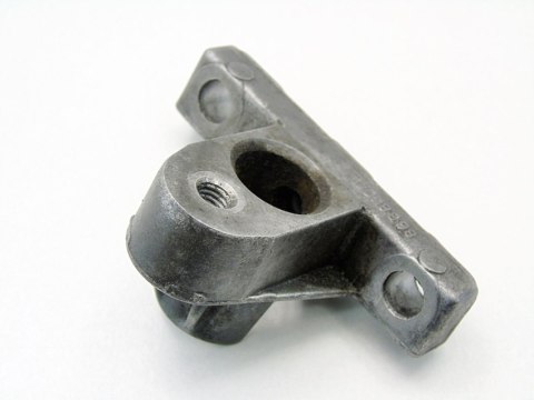 ŁAPA MOCOWANIE CZUJNIKA POŁOŻENIA WAŁU 2.0 TB TURBO VOLVO S40 V40 8658491 ŁAPA MOCOWANIE CZUJNIKA POŁOŻENIA WAŁU 2.0 TB TURBO VOLVO S40 V40 8658491